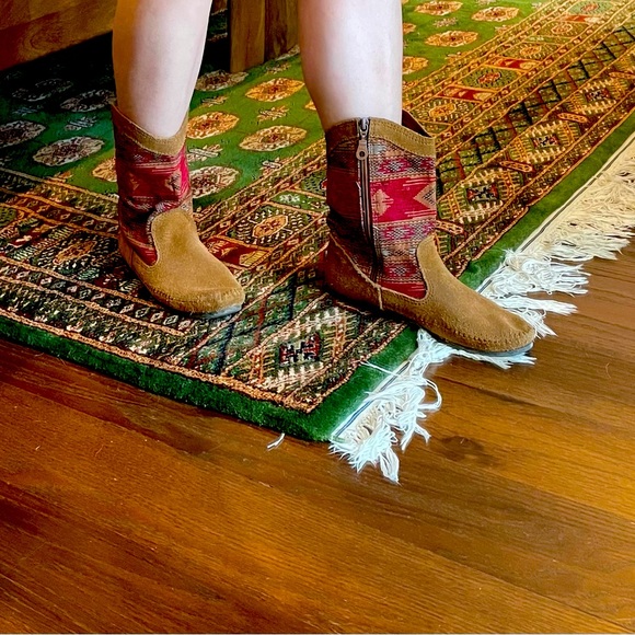 Minnetonka suede patterned short boots SIZE 7 - Picture 6 of 6